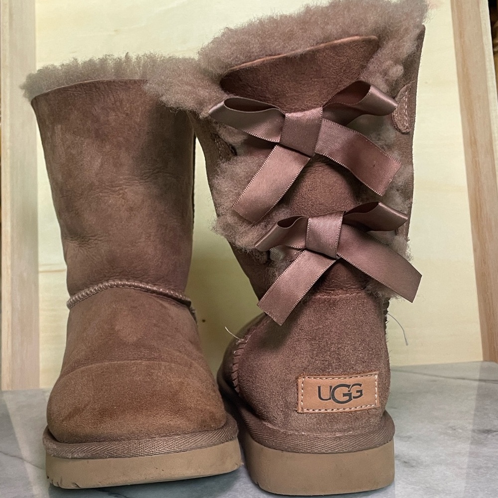 UGG Women's Chestnut Bow Winter Boots